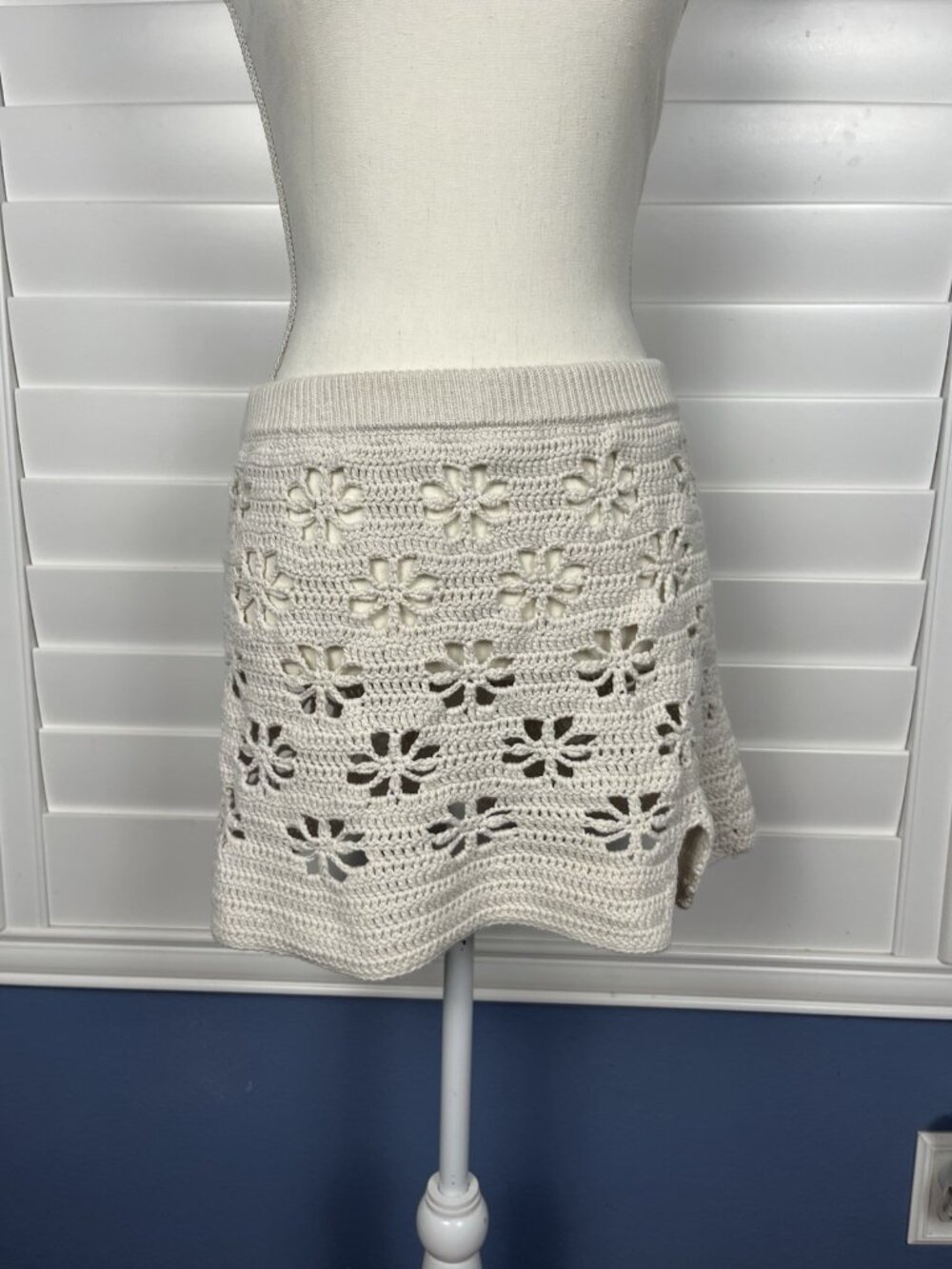 L.A. Hearts Women’s Medium Cream Crochet Floral Mini Skirt Boho